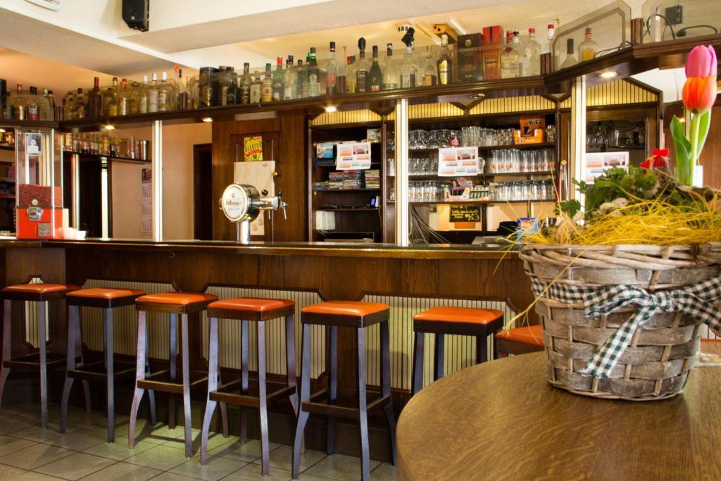 Hotel & Restaurant Arnoldusklause Düren - Eifel エクステリア 写真